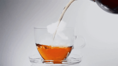 In this example, we optimize a tea pouring GIF using the transparency optimization method. We activate the option "Optimize Transparency" and enter "1%" in the transparency match percentage field. This means that pixels that are 1% similar to the pixels of the first frame become transparent in the following frames. As a result of the optimization, the original 482.05kb GIF is turned into a 371.48kb GIF. (Source: Pexels.)